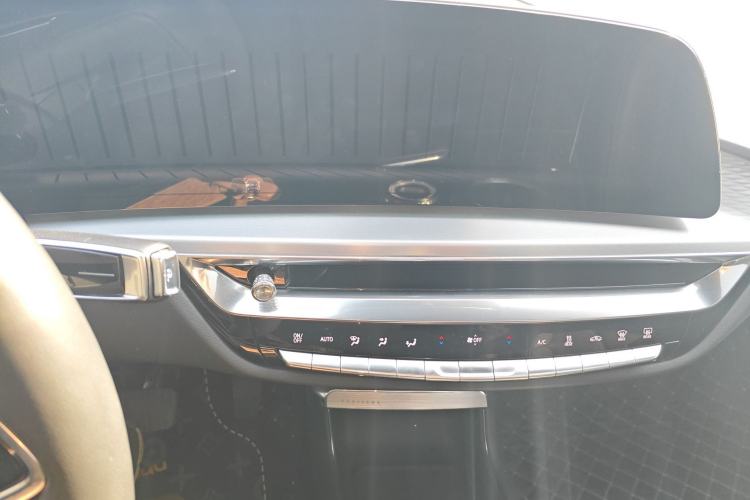 Used Cadillac LYRIQ 2024 Rear-Drive Standard Range Luxury Edition Audio And AC Panel