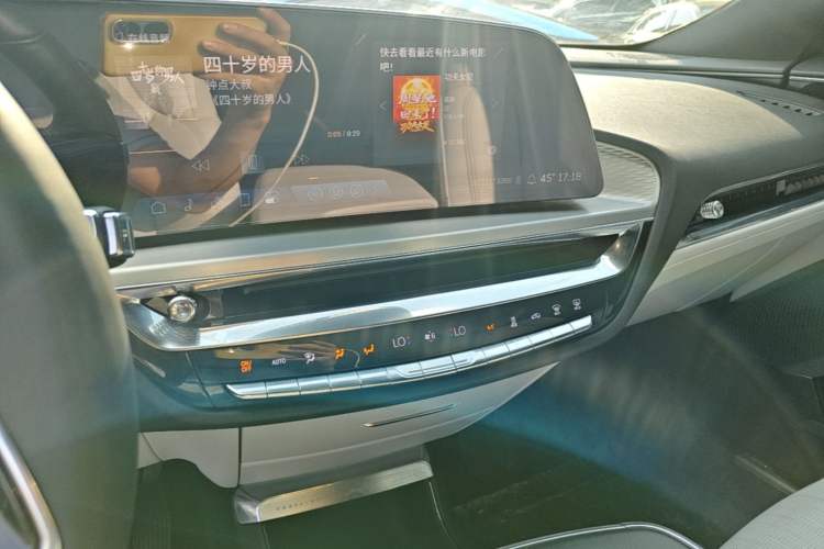Used Cadillac LYRIQ 2024 Rear-Drive Standard Range Luxury Edition Audio And AC Panel