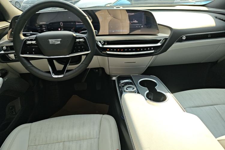 Used Cadillac LYRIQ 2024 Rear-Drive Standard Range Luxury Edition Center Console