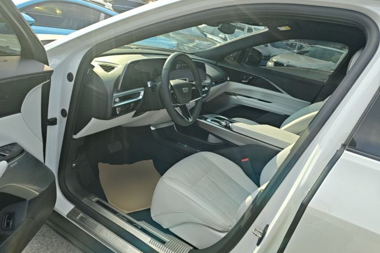 Used Cadillac LYRIQ 2024 Rear-Drive Standard Range Luxury Edition Driver Seat