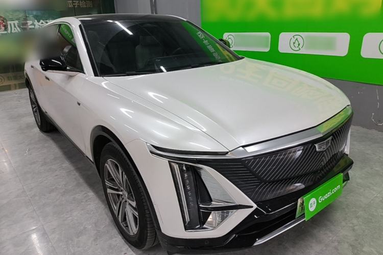 Used Cadillac LYRIQ 2024 Rear-Drive Standard Range Luxury Edition Front Right 45 Deg