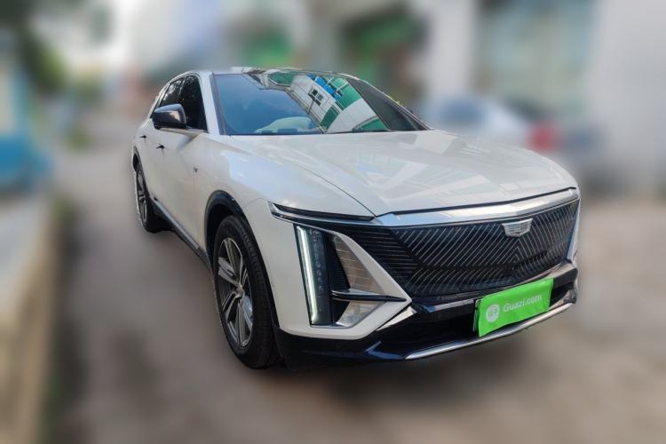 Used Cadillac LYRIQ 2024 Rear-Drive Standard Range Luxury Edition Front Right 45 Deg