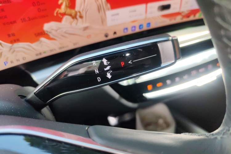 Used Cadillac LYRIQ 2024 Rear-Drive Standard Range Luxury Edition Gear Lever