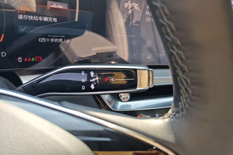 Used Cadillac LYRIQ 2024 Rear-Drive Standard Range Luxury Edition Gear Lever
