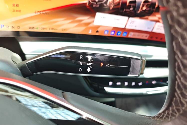 Used Cadillac LYRIQ 2024 Rear-Drive Standard Range Luxury Edition Gear Lever