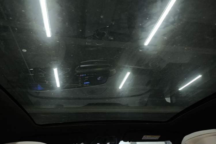 Used Cadillac LYRIQ 2024 Rear-Drive Standard Range Luxury Edition Headliner