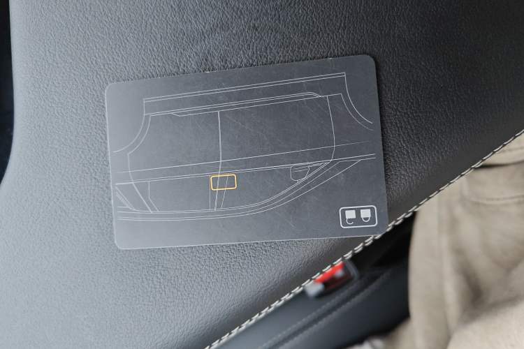 Used Cadillac LYRIQ 2024 Rear-Drive Standard Range Luxury Edition Interior 1