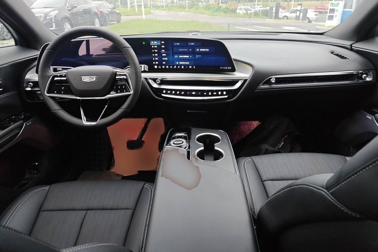 Used Cadillac LYRIQ 2024 Rear-Drive Standard Range Luxury Edition Interior 2