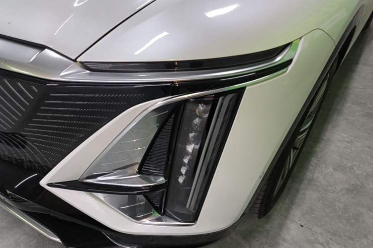 Used Cadillac LYRIQ 2024 Rear-Drive Standard Range Luxury Edition Left Front Headlight