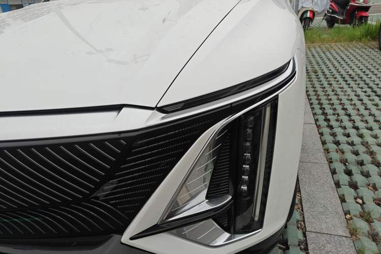 Used Cadillac LYRIQ 2024 Rear-Drive Standard Range Luxury Edition Left Front Headlight