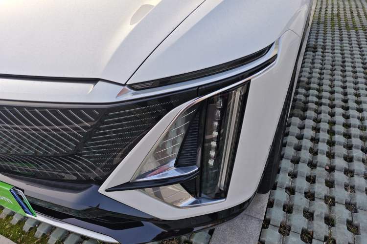 Used Cadillac LYRIQ 2024 Rear-Drive Standard Range Luxury Edition Left Front Headlight