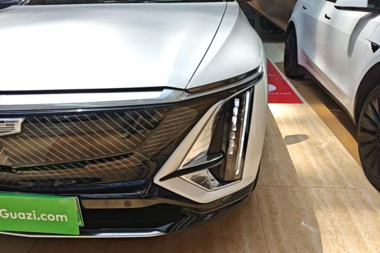 Used Cadillac LYRIQ 2024 Rear-Drive Standard Range Luxury Edition Left Front Headlight
