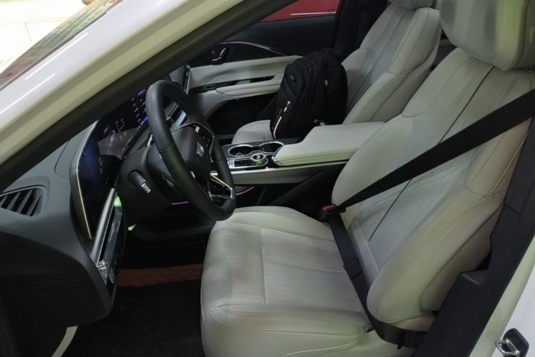 Used Cadillac LYRIQ 2024 Rear-Drive Standard Range Luxury Edition Left Front Seat