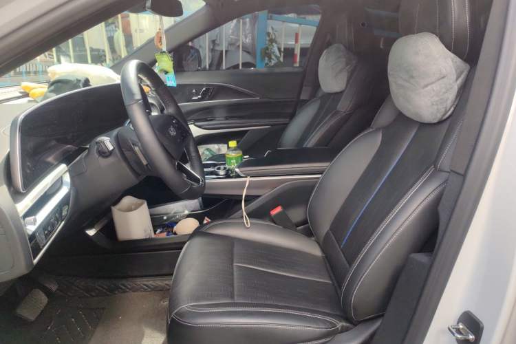 Used Cadillac LYRIQ 2024 Rear-Drive Standard Range Luxury Edition Left Front Seat