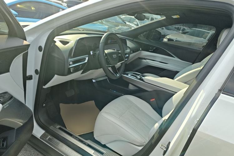 Used Cadillac LYRIQ 2024 Rear-Drive Standard Range Luxury Edition Left Front Seat