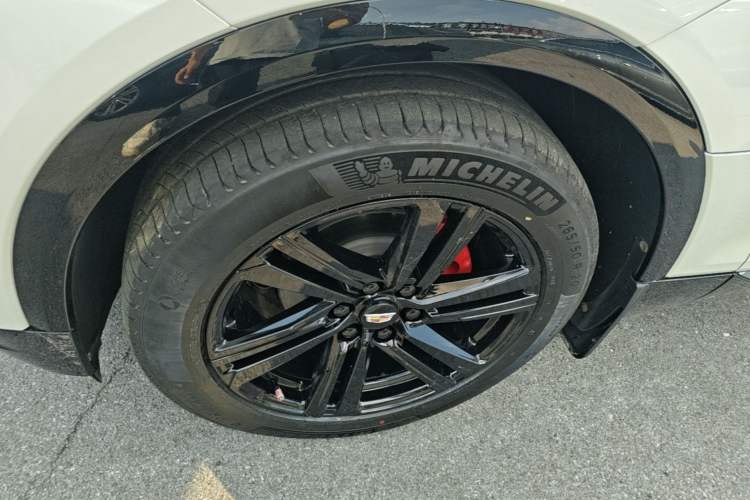 Used Cadillac LYRIQ 2024 Rear-Drive Standard Range Luxury Edition Left Front Wheel Hub
