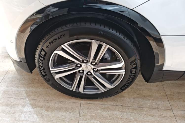 Used Cadillac LYRIQ 2024 Rear-Drive Standard Range Luxury Edition Left Front Wheel Hub