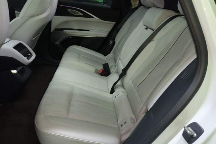 Used Cadillac LYRIQ 2024 Rear-Drive Standard Range Luxury Edition Left Rear Seat