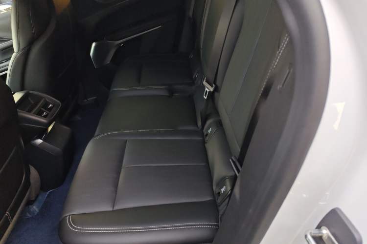 Used Cadillac LYRIQ 2024 Rear-Drive Standard Range Luxury Edition Left Rear Seat