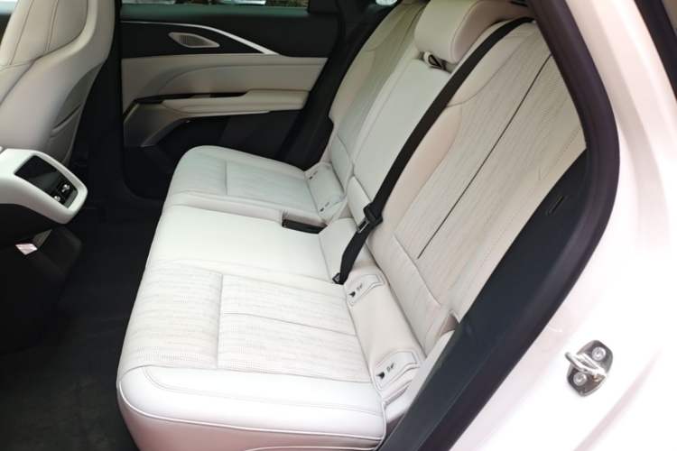 Used Cadillac LYRIQ 2024 Rear-Drive Standard Range Luxury Edition Left Rear Seat