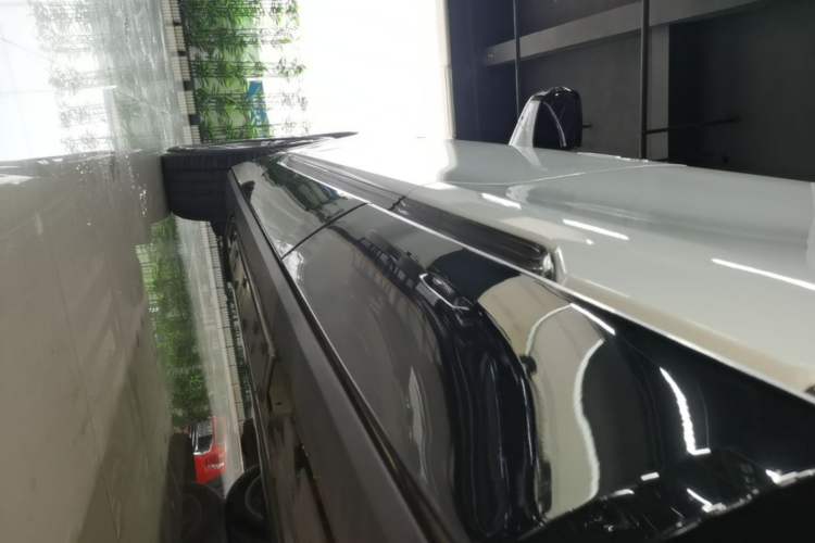 Used Cadillac LYRIQ 2024 Rear-Drive Standard Range Luxury Edition Left Side Sill