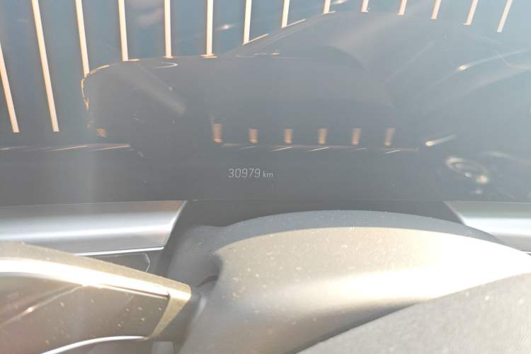 Used Cadillac LYRIQ 2024 Rear-Drive Standard Range Luxury Edition Odometer Close Up