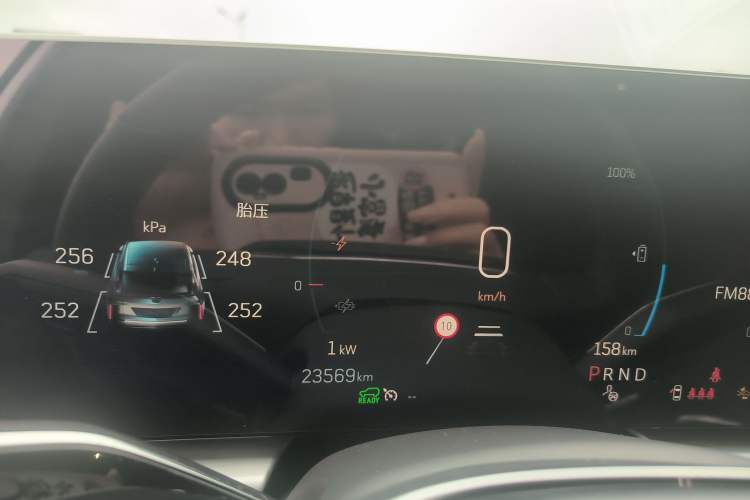 Used Cadillac LYRIQ 2024 Rear-Drive Standard Range Luxury Edition Odometer Close Up