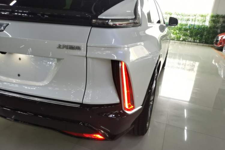 Used Cadillac LYRIQ 2024 Rear-Drive Standard Range Luxury Edition Right Rear Taillight