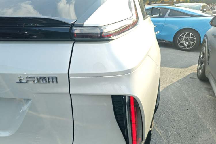 Used Cadillac LYRIQ 2024 Rear-Drive Standard Range Luxury Edition Right Rear Taillight