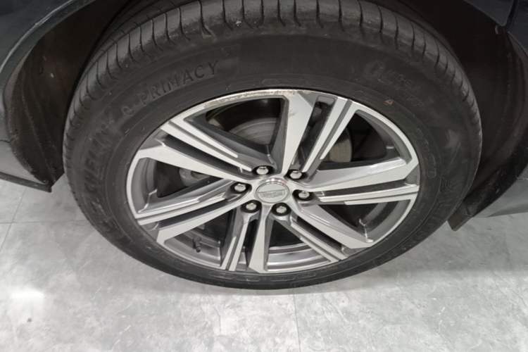 Used Cadillac LYRIQ 2024 Rear-Drive Standard Range Luxury Edition Right Rear Wheel Hub