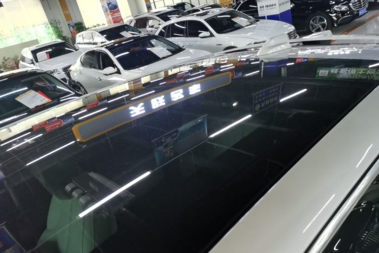 Used Cadillac LYRIQ 2024 Rear-Drive Standard Range Luxury Edition Roof