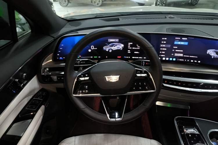Used Cadillac LYRIQ 2024 Rear-Drive Standard Range Luxury Edition Steering Wheel