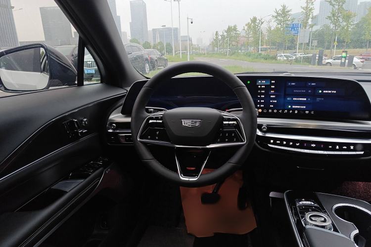 Used Cadillac LYRIQ 2024 Rear-Drive Standard Range Luxury Edition Steering Wheel
