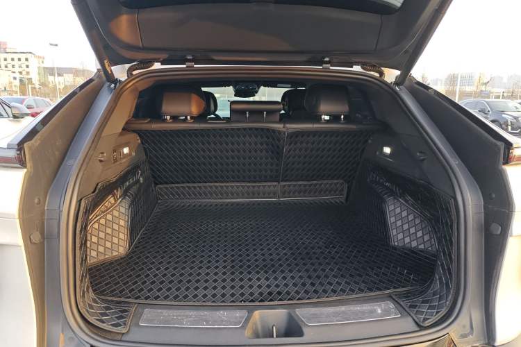Used Cadillac LYRIQ 2024 Rear-Drive Standard Range Luxury Edition Trunk