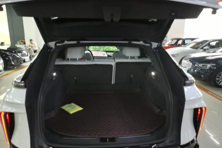 Used Cadillac LYRIQ 2024 Rear-Drive Standard Range Luxury Edition Trunk