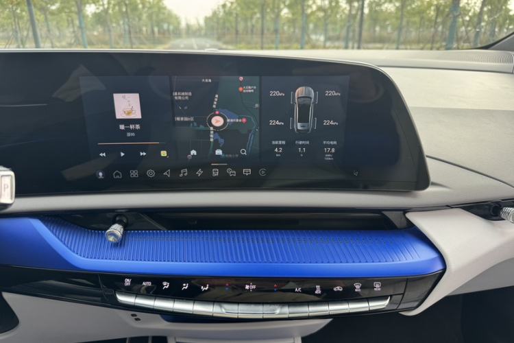 Used Cadillac OPTIQ 2024 Standard Range Version Audio And AC Panel