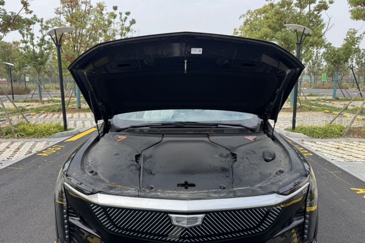Used Cadillac OPTIQ 2024 Standard Range Version Engine Bay