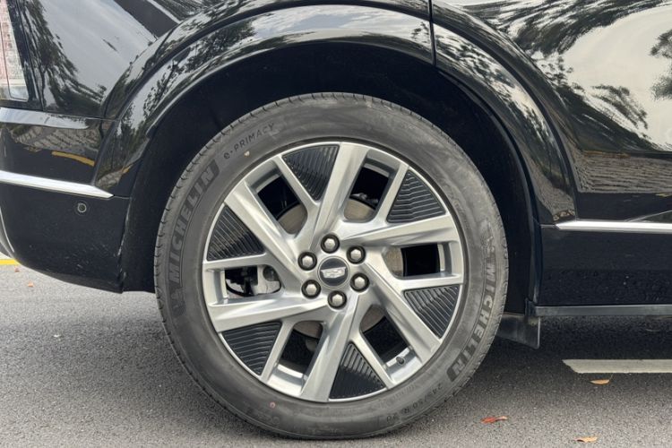 Used Cadillac OPTIQ 2024 Standard Range Version Exterior 9