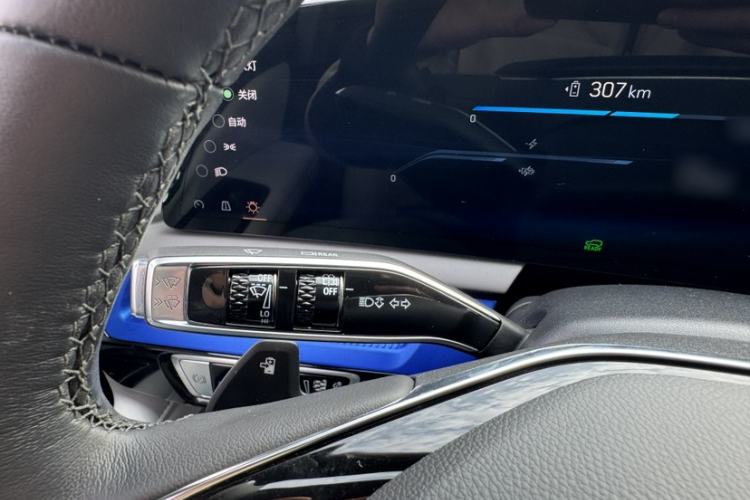 Used Cadillac OPTIQ 2024 Standard Range Version Interior 2