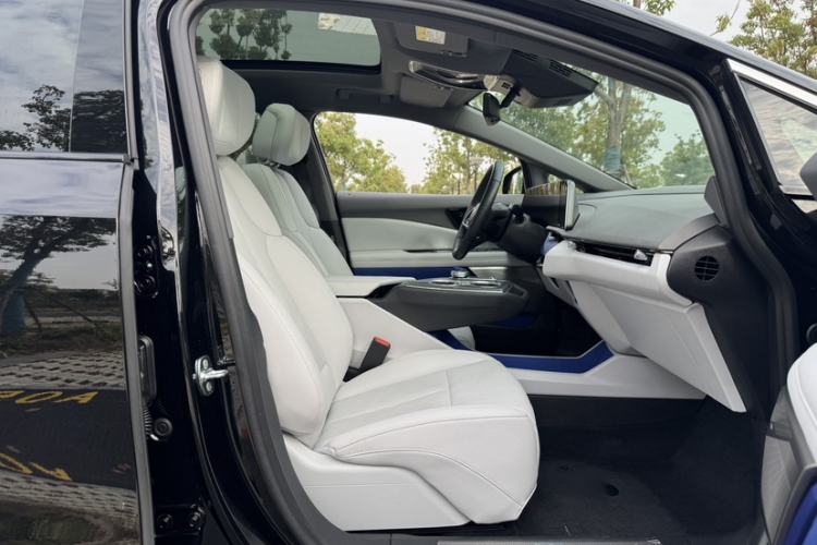 Used Cadillac OPTIQ 2024 Standard Range Version Interior 7