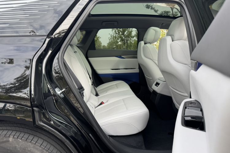 Used Cadillac OPTIQ 2024 Standard Range Version Interior 9