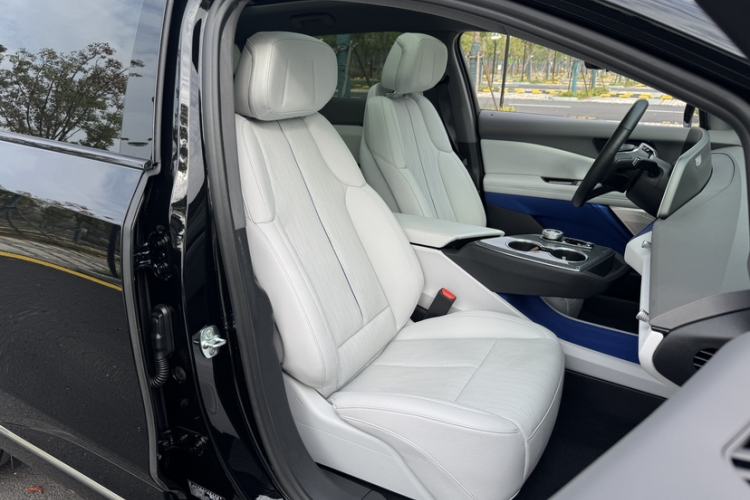 Used Cadillac OPTIQ 2024 Standard Range Version Right Front Seat
