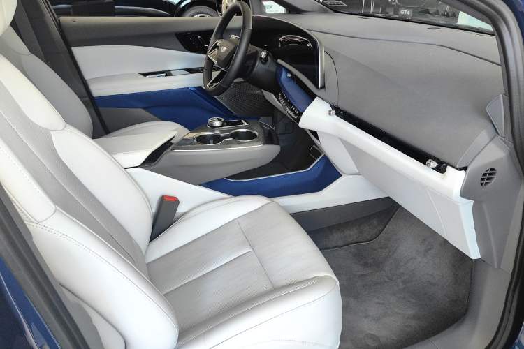 Used Cadillac OPTIQ 2024 Standard Range Version Interior 1