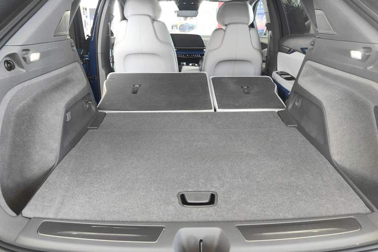 Used Cadillac OPTIQ 2024 Standard Range Version Interior 11