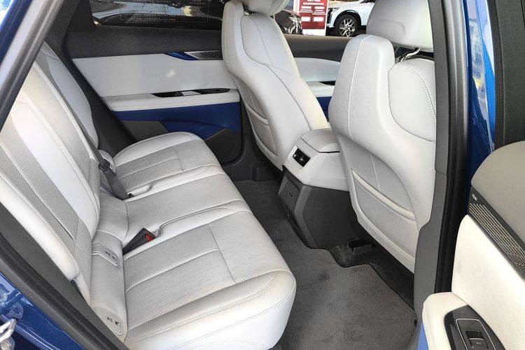 Used Cadillac OPTIQ 2024 Standard Range Version Interior 4