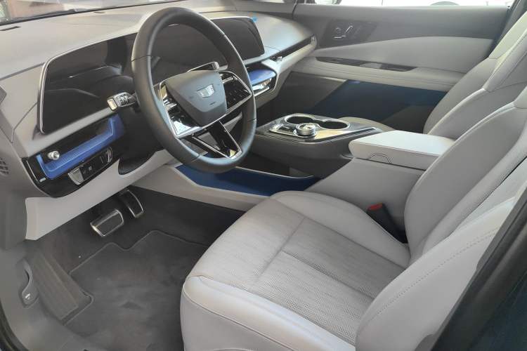 Used Cadillac OPTIQ 2024 Standard Range Version Interior 5