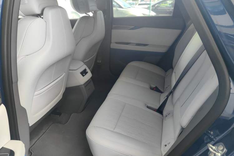 Used Cadillac OPTIQ 2024 Standard Range Version Interior 6