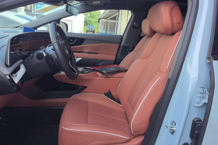 Used Cadillac OPTIQ 2024 Four-Wheel Drive Long-Range Version Left Front Seat