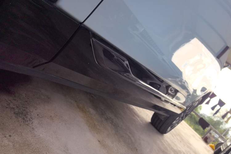 Used Cadillac OPTIQ 2024 Four-Wheel Drive Long-Range Version Left Side Sill