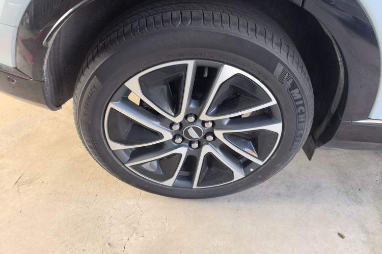 Used Cadillac OPTIQ 2024 Four-Wheel Drive Long-Range Version Right Rear Wheel Hub
